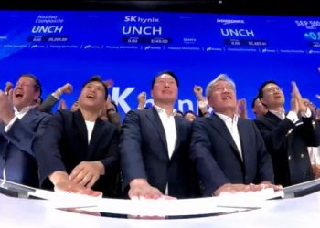 SK하이닉스, 나스닥 상장 ‘오프닝 벨’…40조 규모 글로벌 AI 심장부로