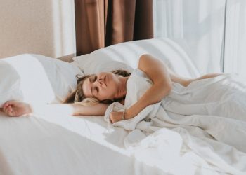 “수면 90분 부족…6주 뒤 0.45㎏ 체중 증가”