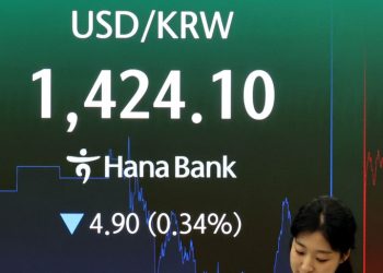 IMF “원화 실질가치 7.5% 저평가…해외 주식투자 영향”