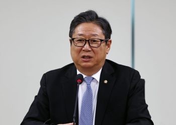 민주당 황희, “청년들 버스 하우스 거주하라” 후폭풍