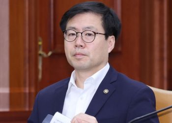 ‘대미협상’ 여한구 전격 직권면직 …사유미공개, ‘개인문제’에 시선