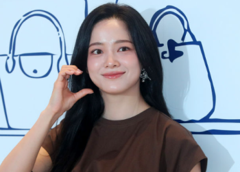 “전쟁 나면 바로 입대할 것 같다”…누리꾼이 뽑은 여성 스타 1위는