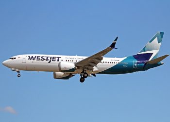 웨스트젯 항공, 임금 협상 끝에 파업…”300편 넘게 결항”