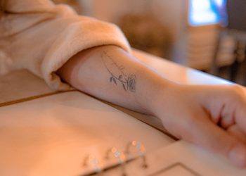 “면접 보고 싶으면 문신해”… 미국 기업의 황당한 채용 조건