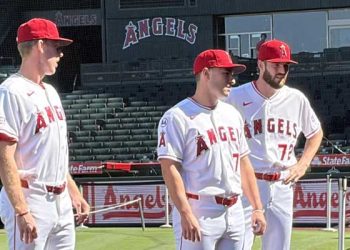 [석승환의 MLB] 선발 하루아침에 바뀌고, 라커도 매일 바뀌고 — 에인절스, 브루어스에 2연패