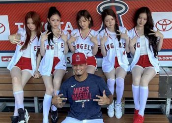 [석승환의 MLB] 1루에 선 그리섬, 안타도 수비도