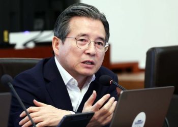 김용범 청와대 정책실장 사퇴…증시·부동산 논란 부담