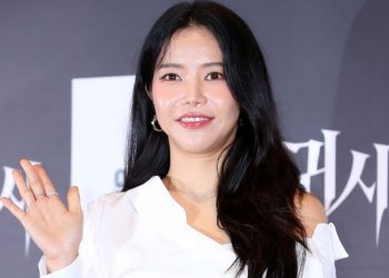 “갑자기 욕하고 의자 던져”… 마마무 솔라, LA서 봉변