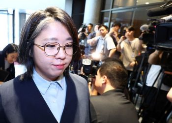“용혜인, 부모와 공항 귀빈실 이용”…직권남용 고발당해