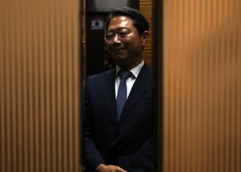 ‘의혹 눈덩이’ 김승원…룸살롱 오빠, 음주운전, 공소취소 모임까지
