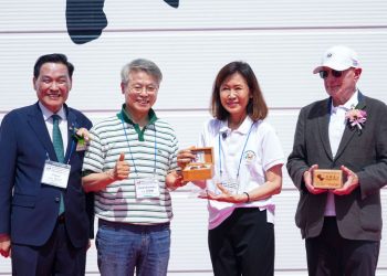 미셸 스틸 대사, 한국서 바쁜 행보 … 이번엔 곡성서 벼 수확