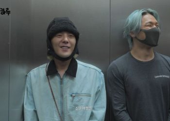 지드래곤, 뉴욕서 신혼여행…”우리 채널 이름 부부로그”
