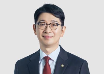 “대통령이 신이라도 돼야 하나”  … 이재명 골프 논란에 총반격
