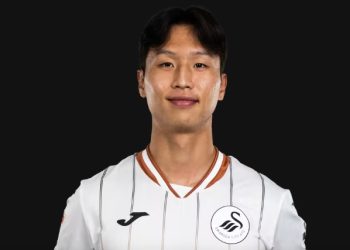 ‘스완지’ 엄지성 선수에 인종차별 … 영국 경찰, 51세 남성 체포