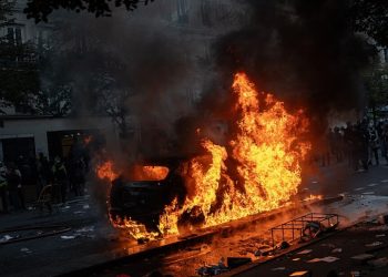 들불처럼 번지는 유럽 시위 … 고물가·주택난·부실교육에 “못 살겠다” 분노 폭발