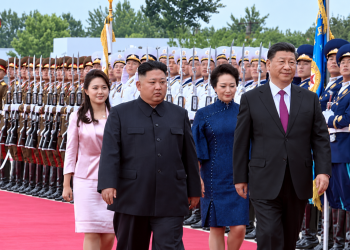 ‘사망설’ 김정은, 신압록대교 건너 전격 방중