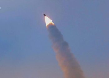 한국 극초음속 미사일 성공 나흘 만에…북한, 900㎞ 탄도미사일 맞불