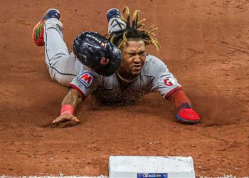 클리블랜드, 탬파베이 꺾고 ALCS 첫판 승리… 8회 역전타·9회 쐐기타 폭발