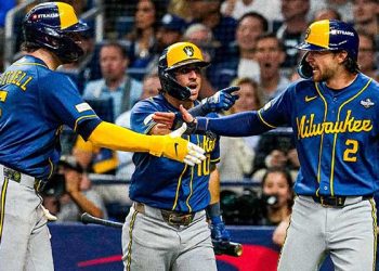 밀워키, 월드시리즈 3차전서 탬파베이 10-1 대파…창단 첫 우승까지 1승